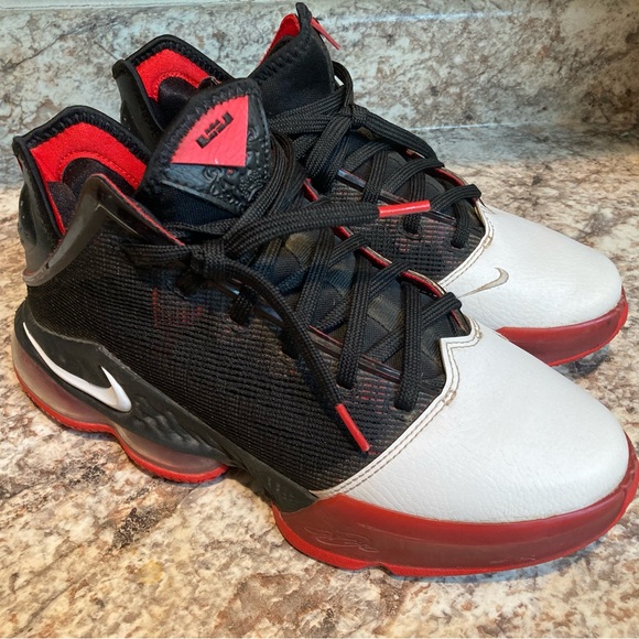 Nike Lebron 19 low basketball shoes - Picture 8 of 8